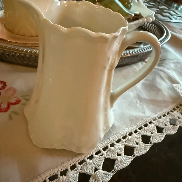 Vintage Hutschenreuter Racine pattern White Porcelain Coffee Pot and Creamer Set - Picture 5 of 7